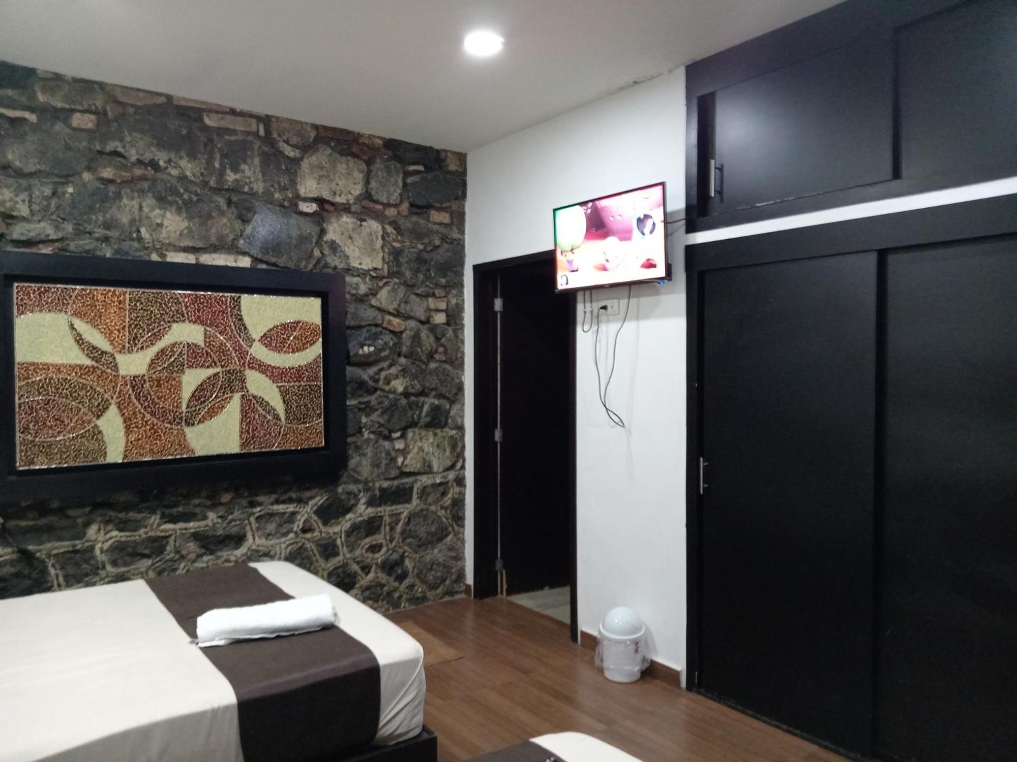 Xochicaltzin Hotel